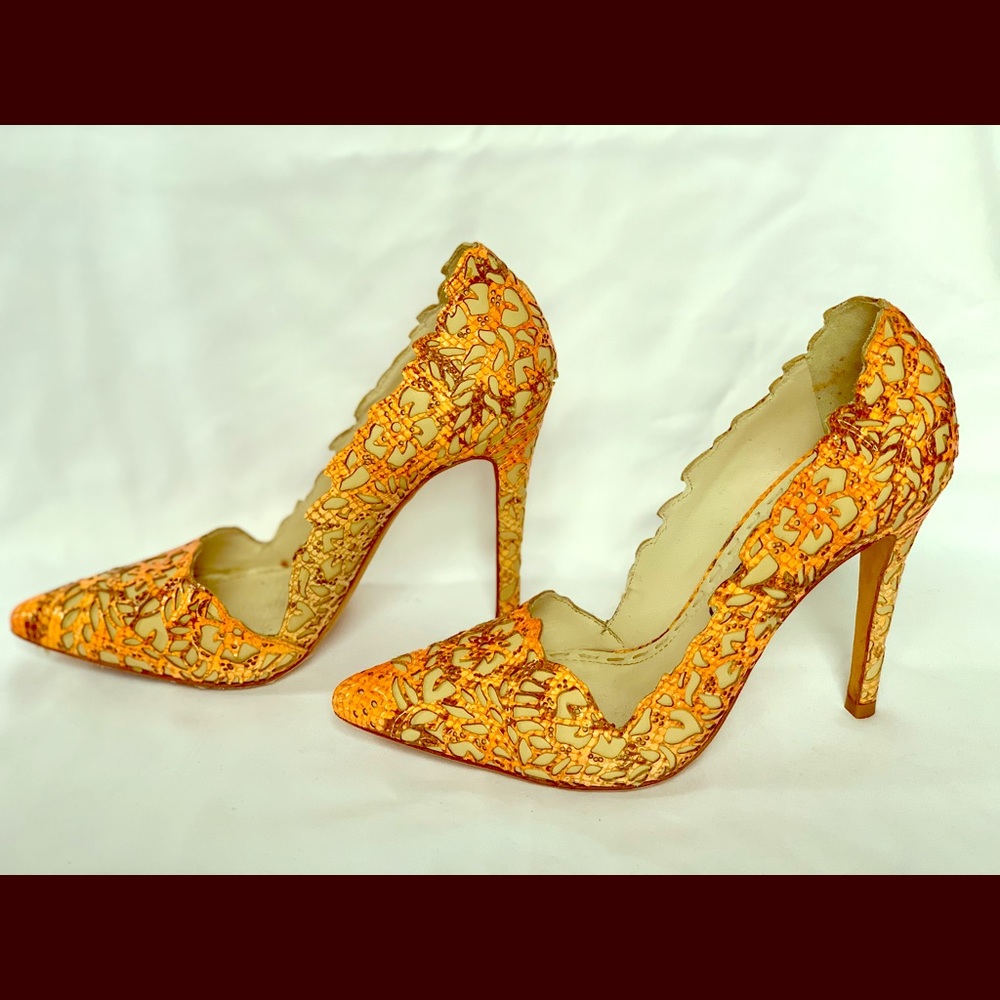 Alice & Olivia nude floral overlay heels $145 obo